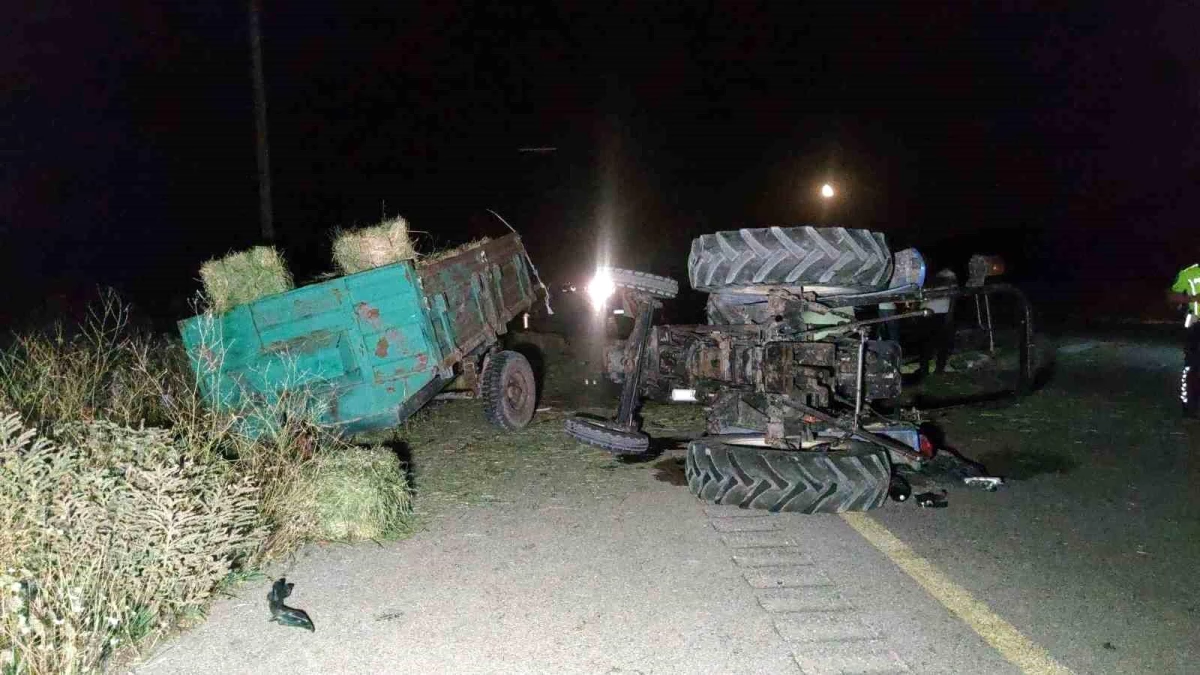 Van-Özalp karayolunda otomobil ile traktör çarpıştı: 5 yaralı